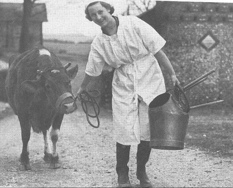 Jeanne Flann hand milked cows on Lower Greenbank Farm while working as a Land Girl